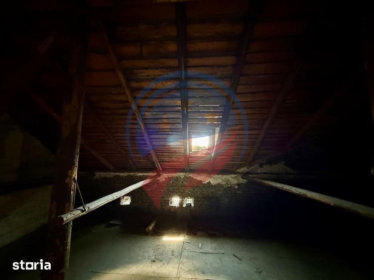 Casă cu 7 camere cu Teren 330 Mp în Central