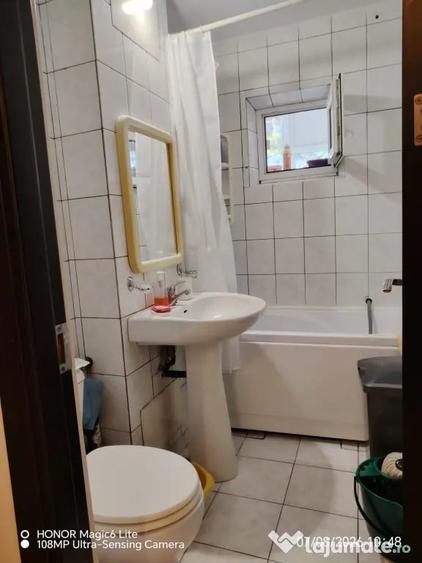 Apartament cu 3 camere decomandat în Bartolomeu