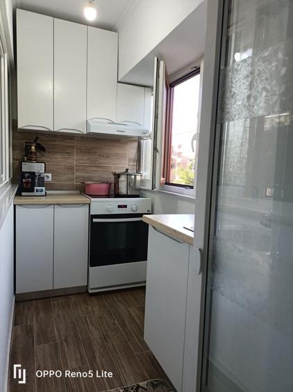 Apartament cu 4 camere decomandat în Micro 17