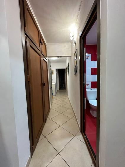 Apartament cu 3 camere decomandat, mobilat în Radu Negru