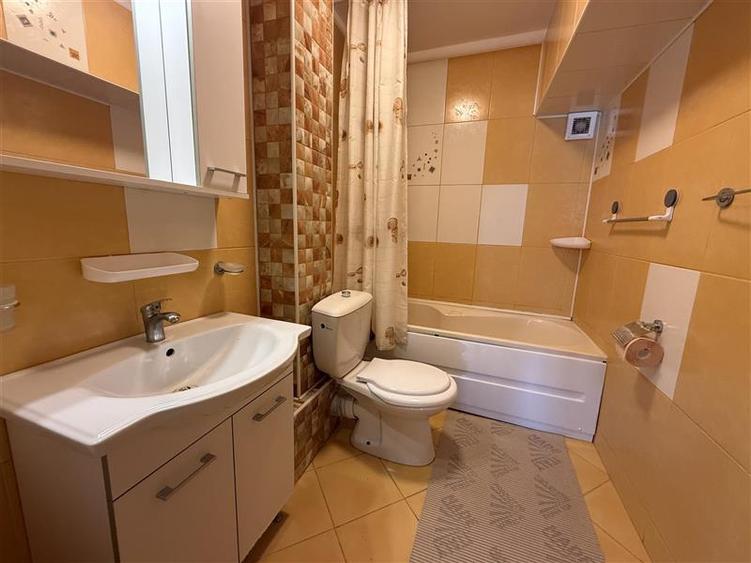 Apartament cu 3 camere decomandat în Ștefan cel Mare
