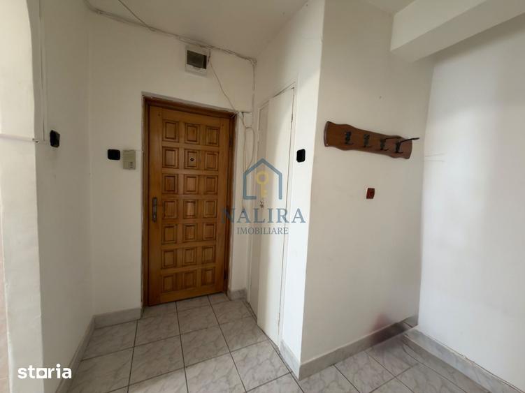 Apartament cu 2 camere semidecomandat în Traian