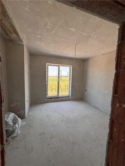 Duplex cu 4 camere cu Canalizare în Moșnița Nouă