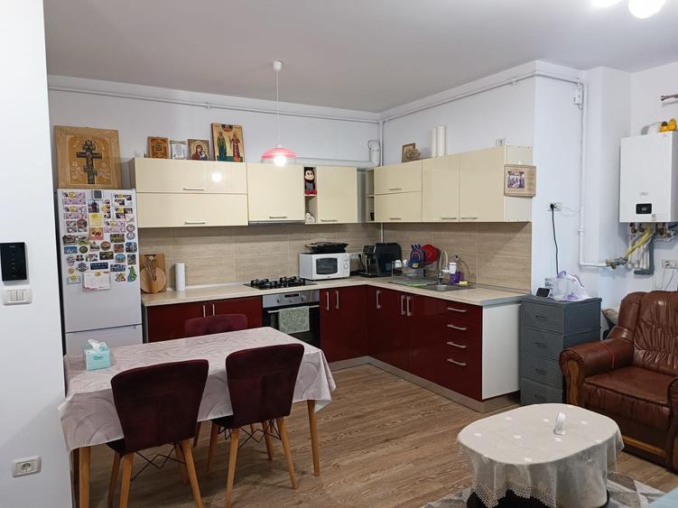 Apartament cu 2 camere semidecomandat în Cetate