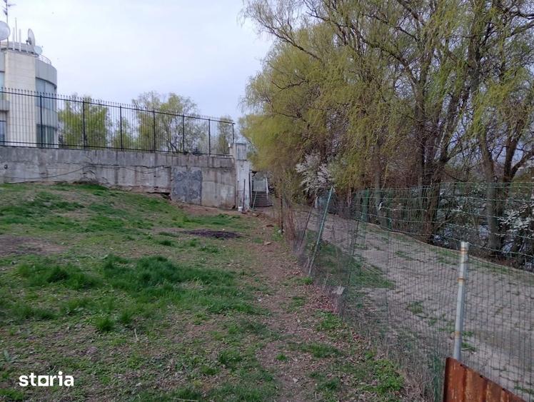 Teren de 2000 mp, în Dămăroaia