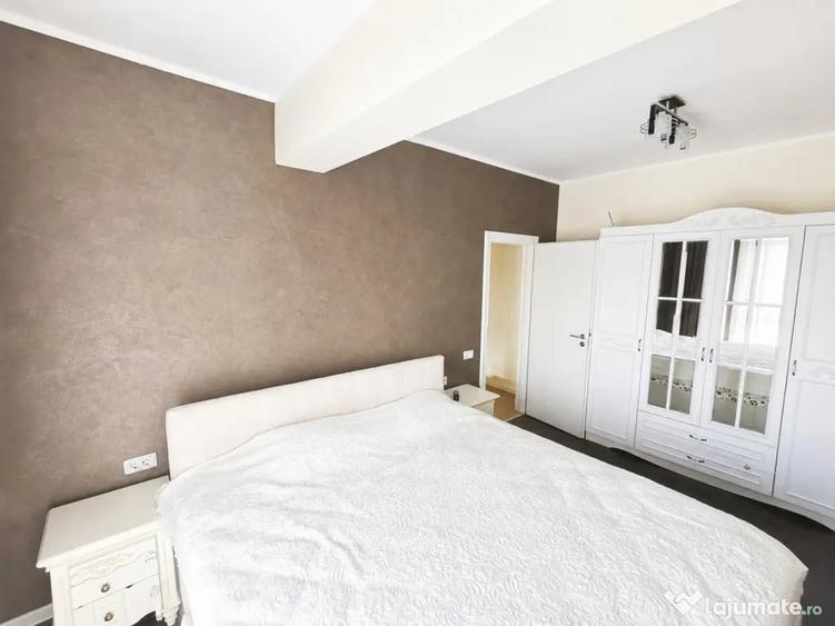 Apartament cu 4 camere decomandat în Palazu Mare