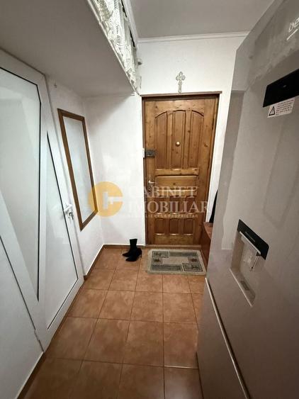 Apartament cu 3 camere semidecomandat, mobilat în Alexandru cel Bun