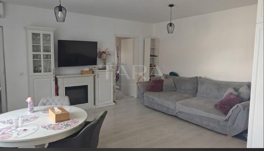 Apartament cu 3 camere decomandat în Europa