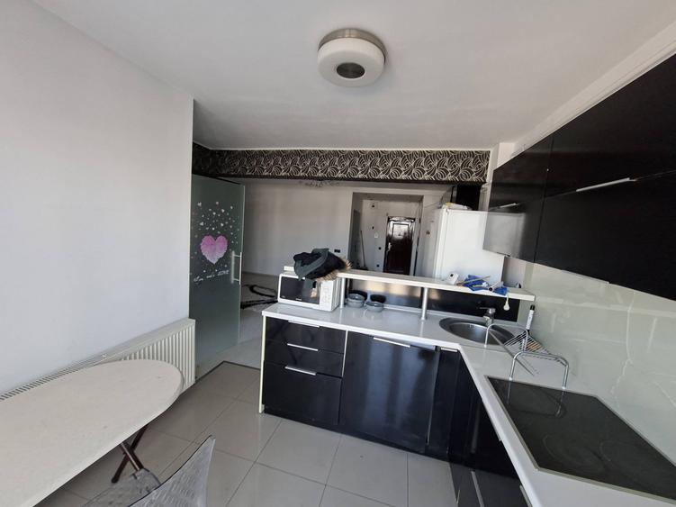 Apartament cu 2 camere semidecomandat, mobilat în Bună Ziua