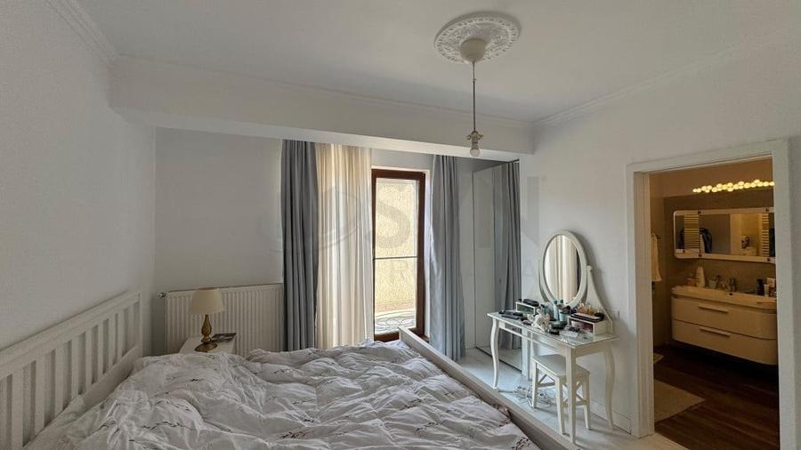 Apartament cu 3 camere decomandat în Aviației