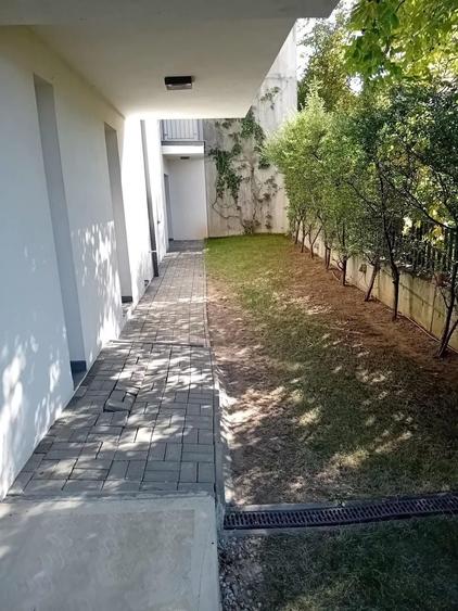 Apartament cu 3 camere semidecomandat în Gruia