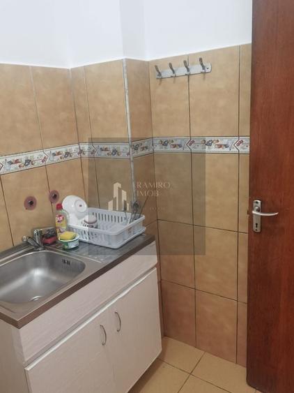 Garsonieră decomandată în Apărătorii Patriei