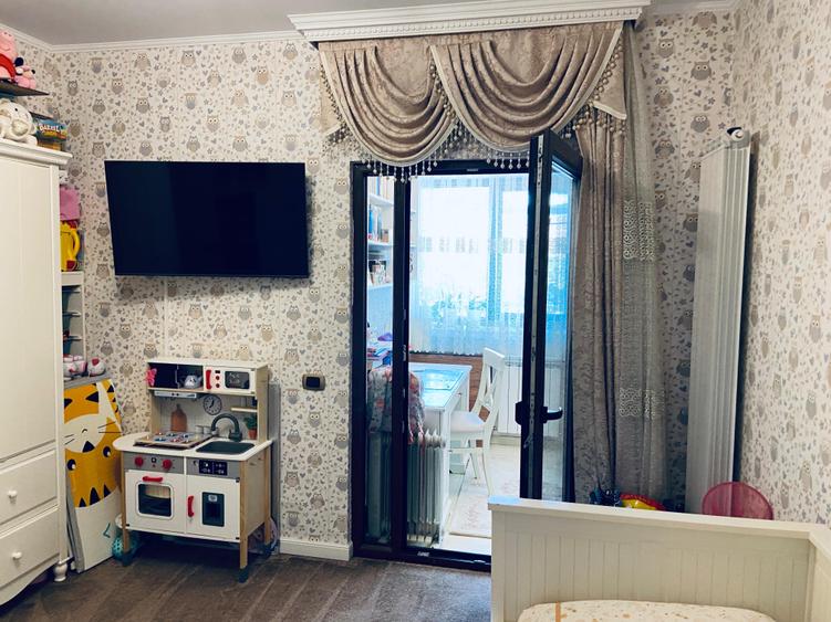 Apartament cu 3 camere decomandat, mobilat în Faleza Nord