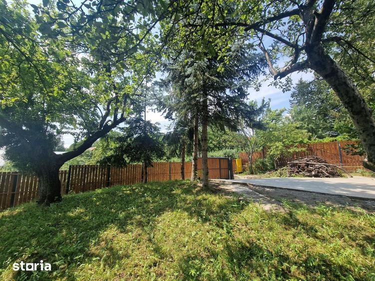 Casă cu 5 camere cu Teren 700 Mp în Ghioșești