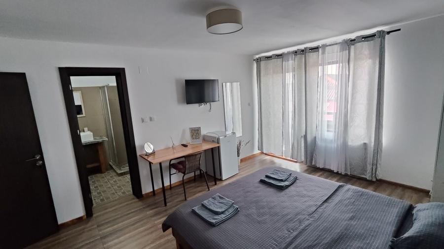 Apartament cu 3 camere decomandat în 23 August