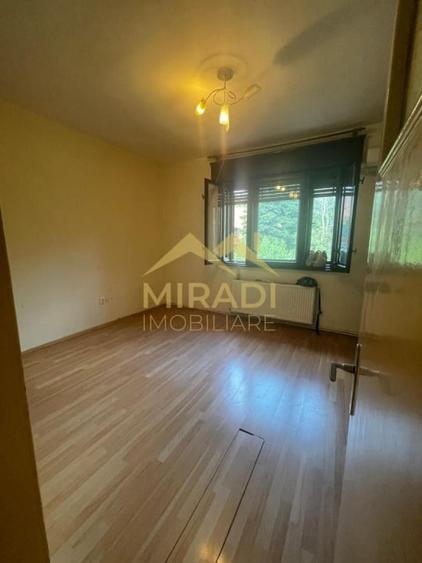 Apartament cu 4 camere în Aviatorilor