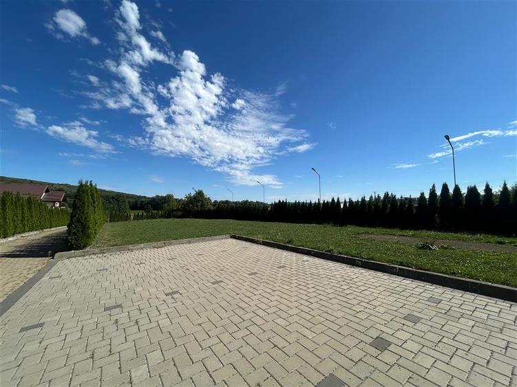Casă individuală cu 5 camere cu Teren 100 Mp în Pătrăuți