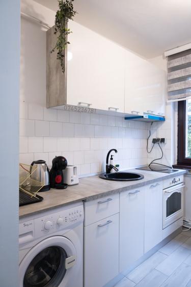 Apartament cu 2 camere decomandat, mobilat în Central