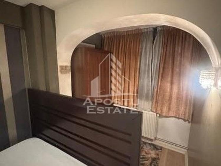 Apartament cu 3 camere semidecomandat, mobilat în Ultracentral