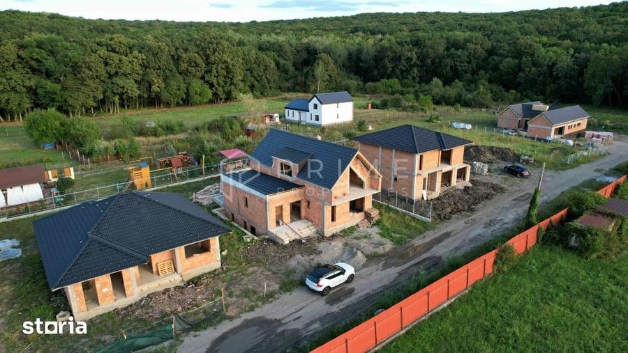 Casă cu 4 camere cu Teren 570 Mp în Corunca