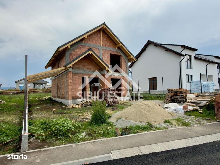 Casă cu 4 camere cu Teren 441 Mp în Șura Mică