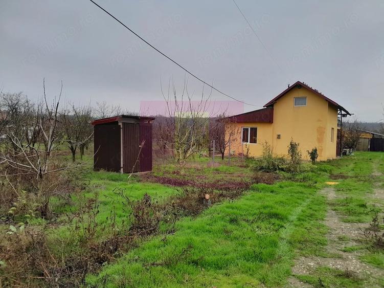 Casă cu 3 camere cu Teren 15000 Mp în Bărcănești