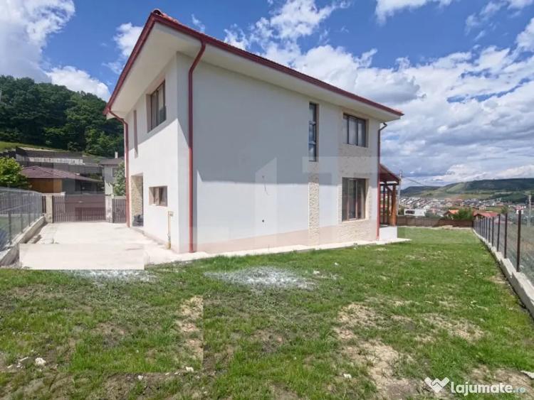 Casă cu 5 camere cu Teren 702 Mp în Chinteni