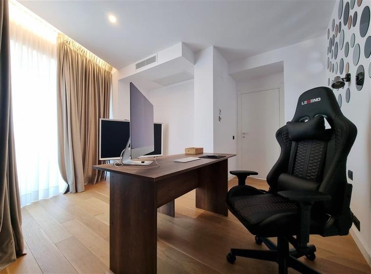 Apartament cu 4 camere semidecomandat, mobilat în Herăstrău