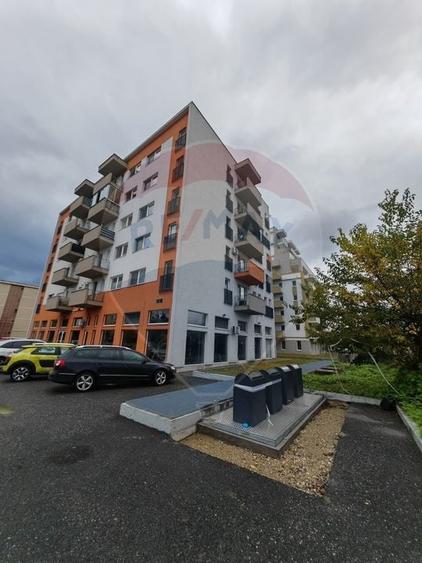 Apartament cu 3 camere decomandat, mobilat în Central