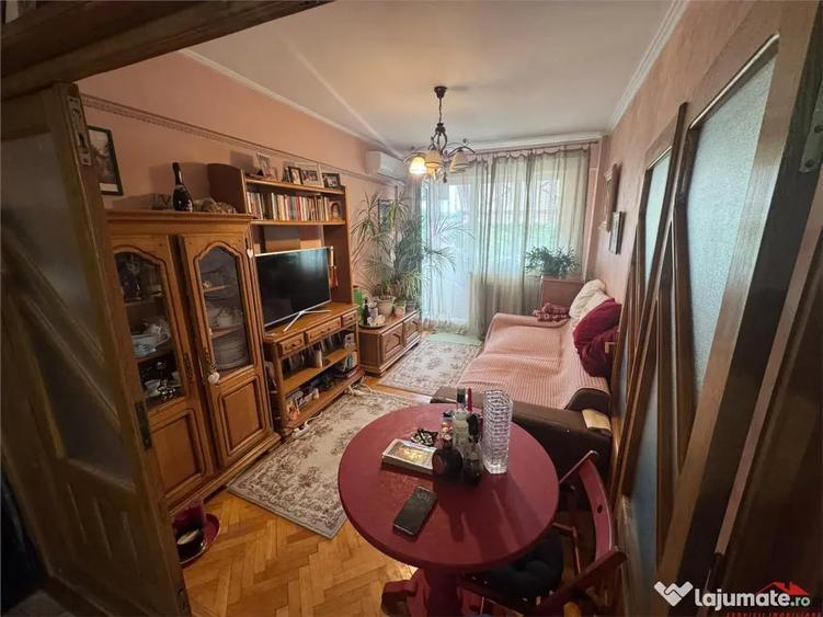 Apartament cu 4 camere decomandat în Ultracentral