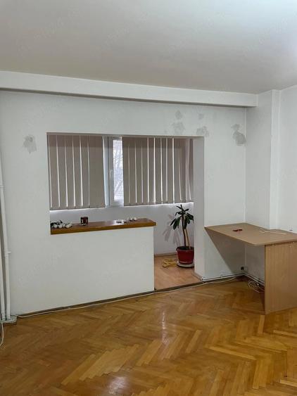 Apartament cu 4 camere decomandat în Republicii