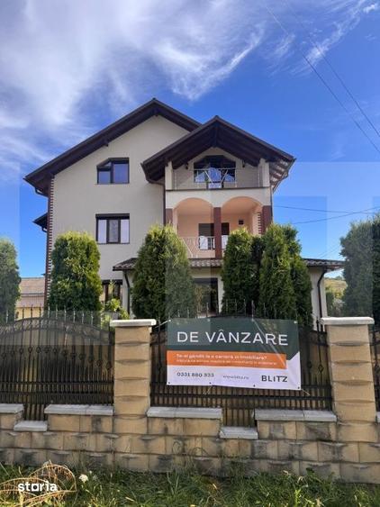 Casă cu 10 camere cu Teren 774 Mp în Tudora