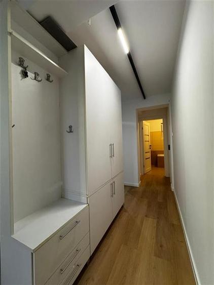 Apartament cu 3 camere semidecomandat, mobilat în Europa