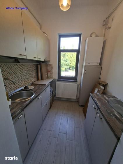 Casă cu 4 camere cu Teren 110 Mp în Regie