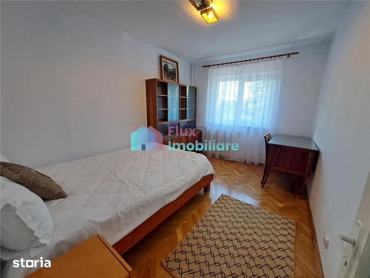 Apartament cu 3 camere decomandat în Central