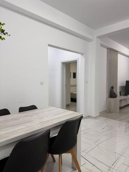 Apartament cu 2 camere decomandat, mobilat în Central