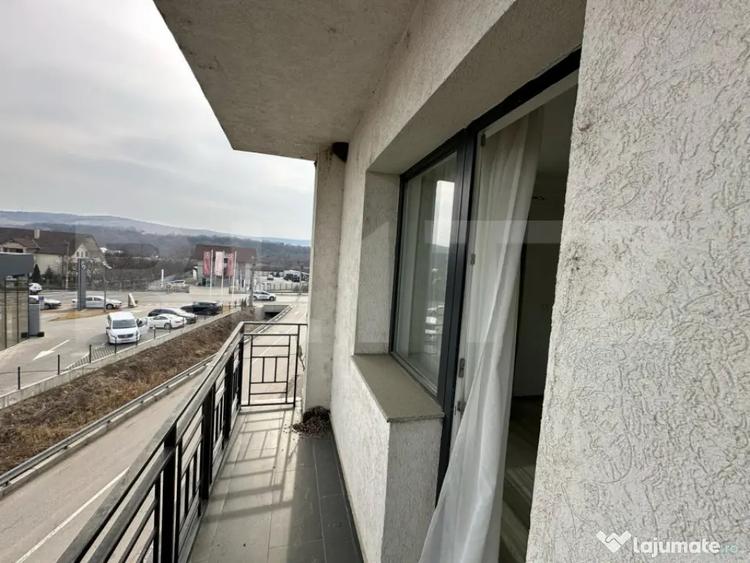 Apartament cu 3 camere semidecomandat, mobilat în Viișoara