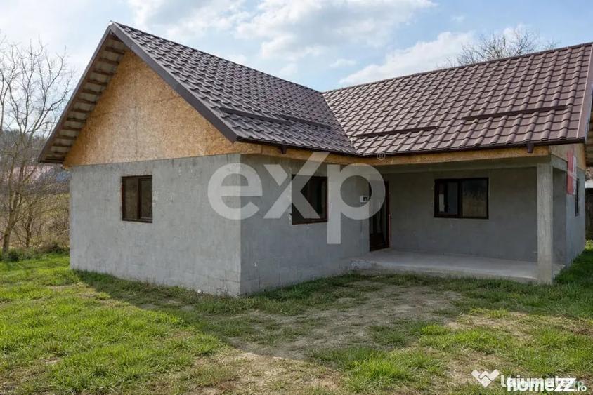 Casă cu 3 camere cu Teren 1446 Mp în Buhoci