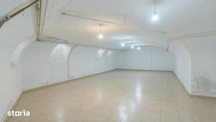 Apartament cu 8 camere în Central