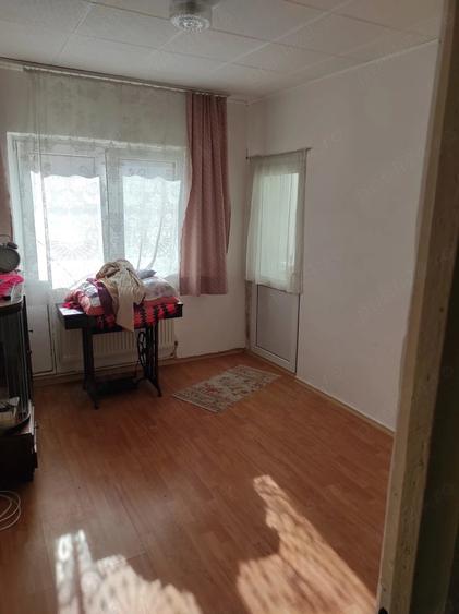 Apartament cu 4 camere decomandat în Vulcan
