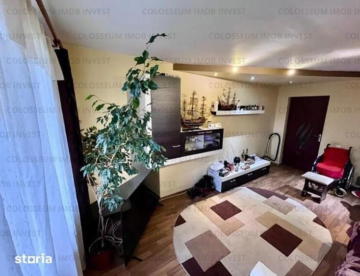 Apartament cu 3 camere decomandat în Tractorul