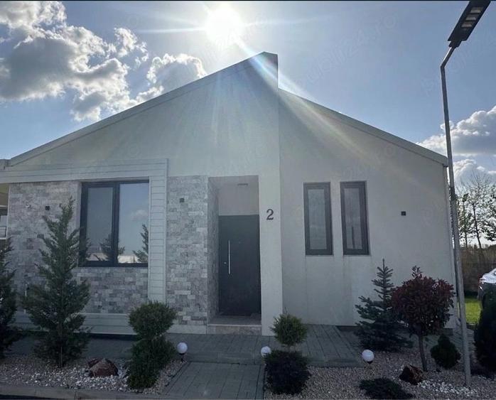 Casă cu 7 camere cu Teren 770 Mp în Central