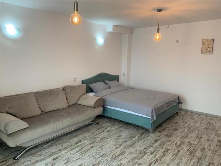 Casă cu 15 camere cu Teren 700 Mp în Poștei - Bucov