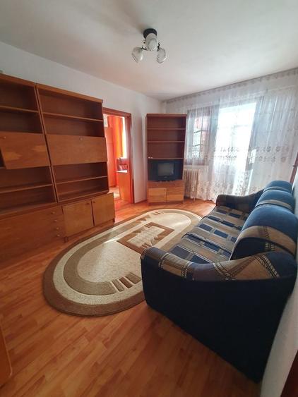 Apartament cu 2 camere semidecomandat în Crâng