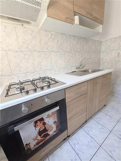 Apartament cu 3 camere semidecomandat în Est