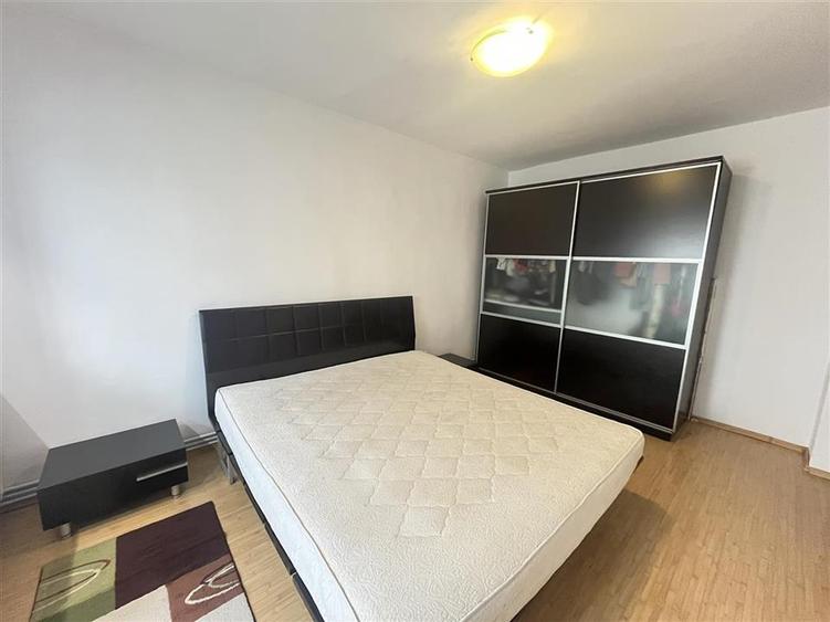 Apartament cu 3 camere decomandat, mobilat în Terezian