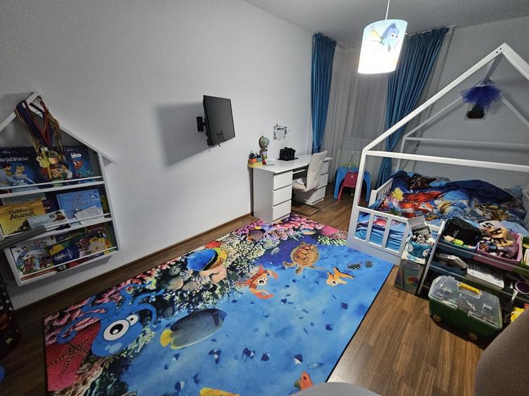 Apartament cu 4 camere decomandat în Sânpetru