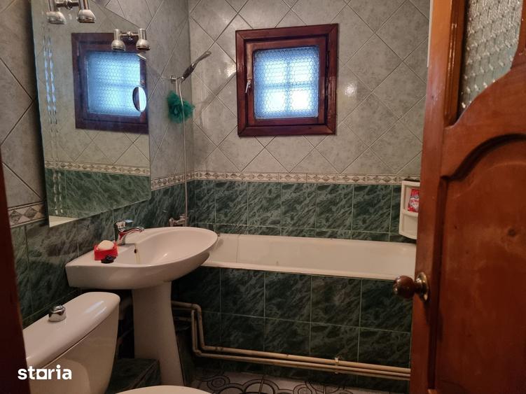 Apartament cu 4 camere decomandat în Micro 3