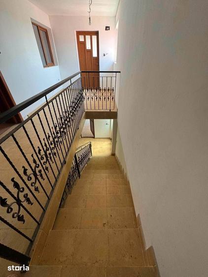Casă cu 7 camere cu Teren 1130 Mp în Central