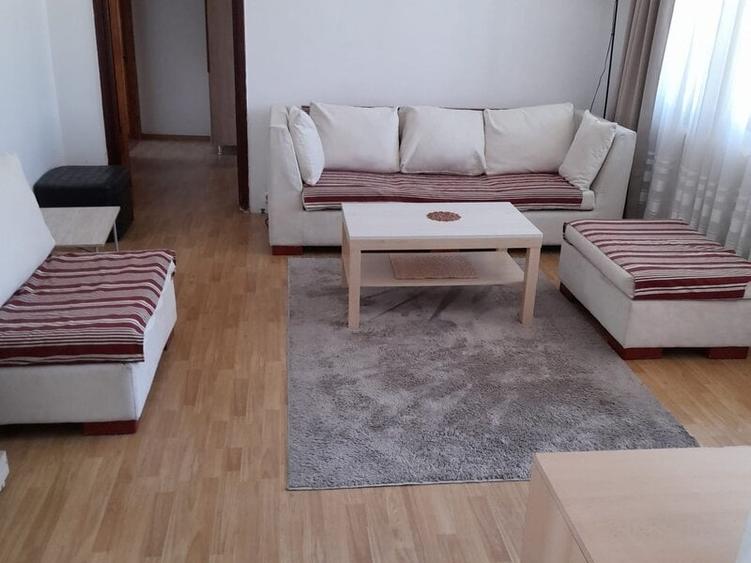 Apartament cu 3 camere semidecomandat în Colentina